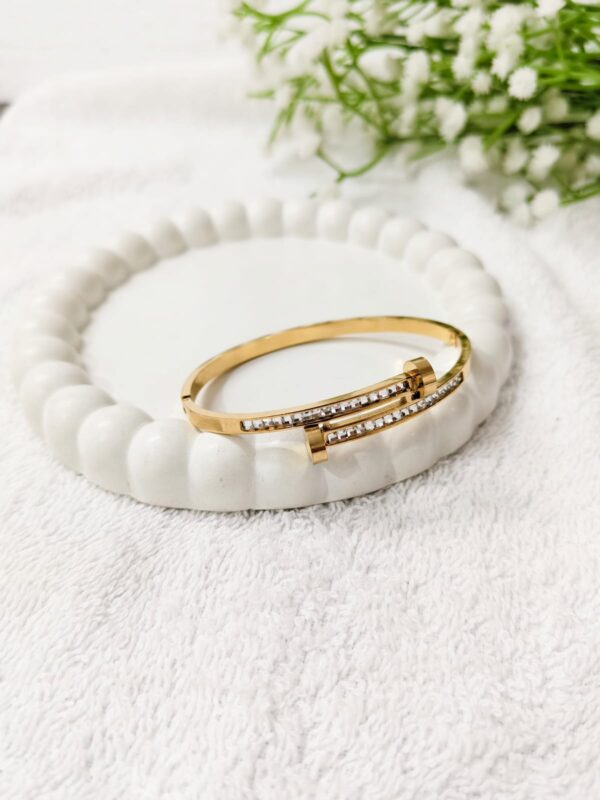 Diamond shape cuff kada