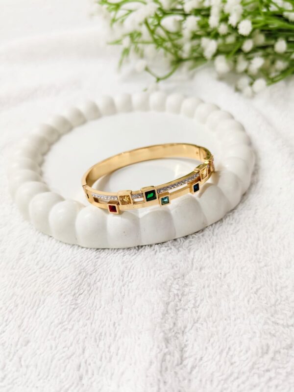 Multi-color square stone kada