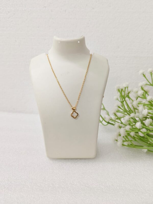 Small Clover pendant chain