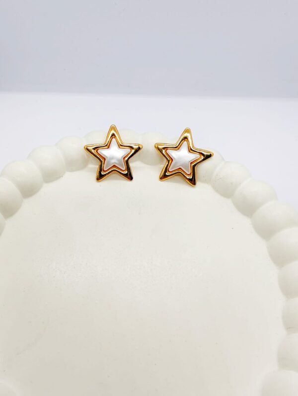 Star shape pearl earrings