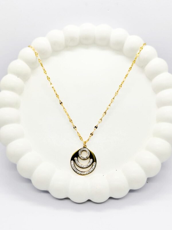 Circle Ad diamond pendant chain