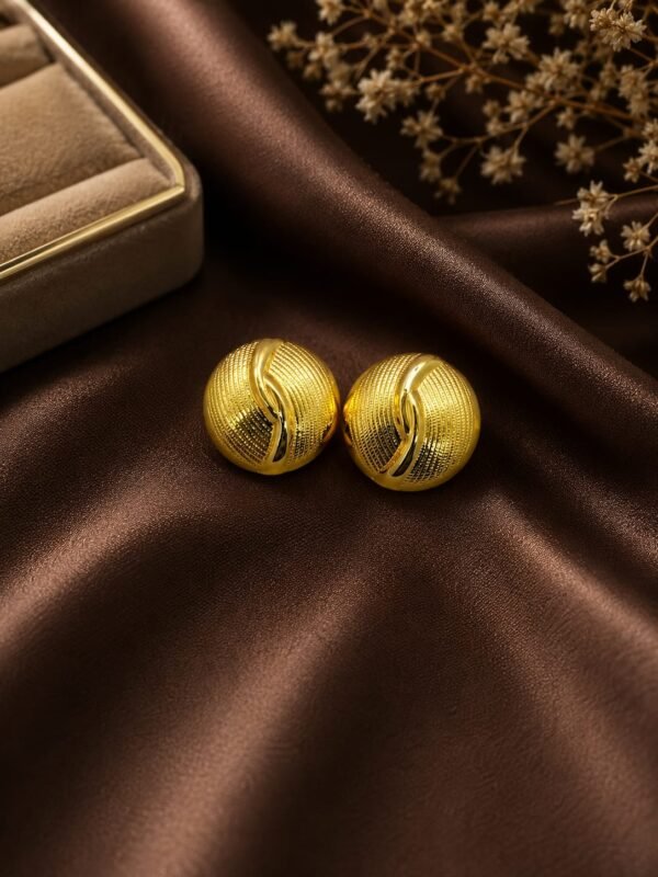 Round stud with pattern